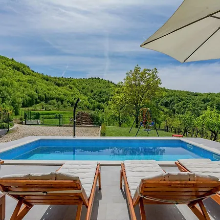 Comfortable In With Pool Apartment Cerovlje