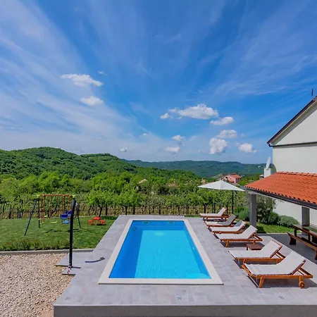 Comfortable In With Pool Apartment Cerovlje