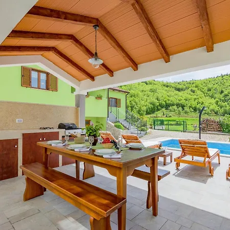 Comfortable In With Pool *