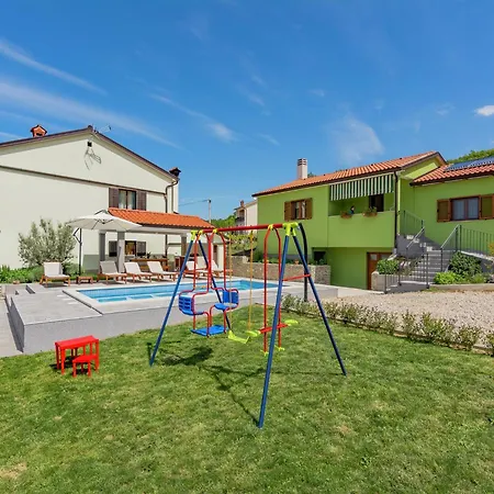 Comfortable In With Pool Apartment