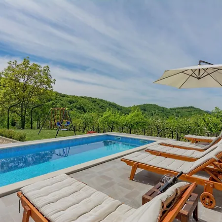 Apartment Comfortable In With Pool Cerovlje