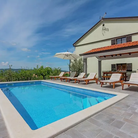 Apartment Comfortable In With Pool