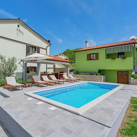 Comfortable In With Pool Apartment Cerovlje