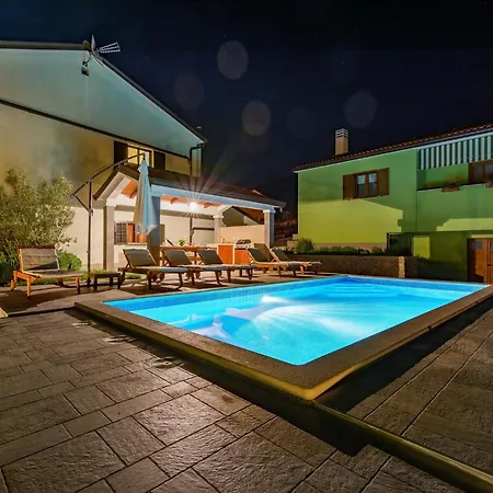 Comfortable In With Pool Apartment Cerovlje