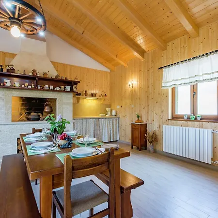 Comfortable In With Pool Appartement Cerovlje