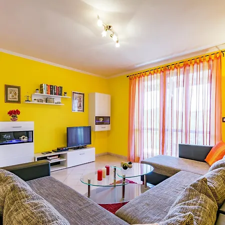 Comfortable In With Pool Appartement *